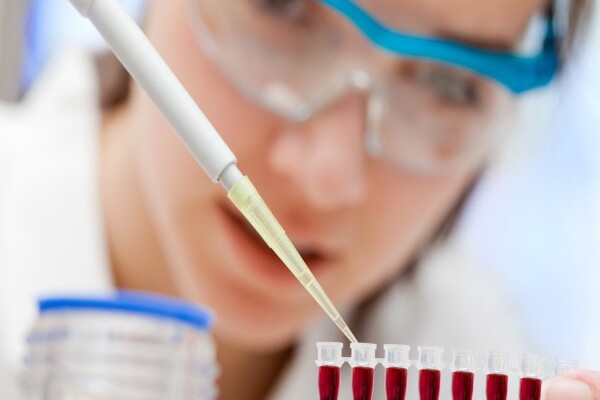 Các mẫu máu được dùng để xét nghiệm dị tật thai nhi